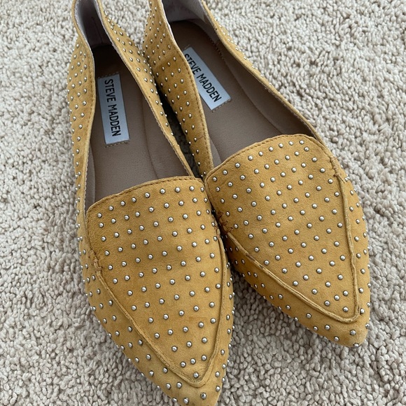 Steve Madden studded yellow suede pointed toe flats - Picture 1 of 3